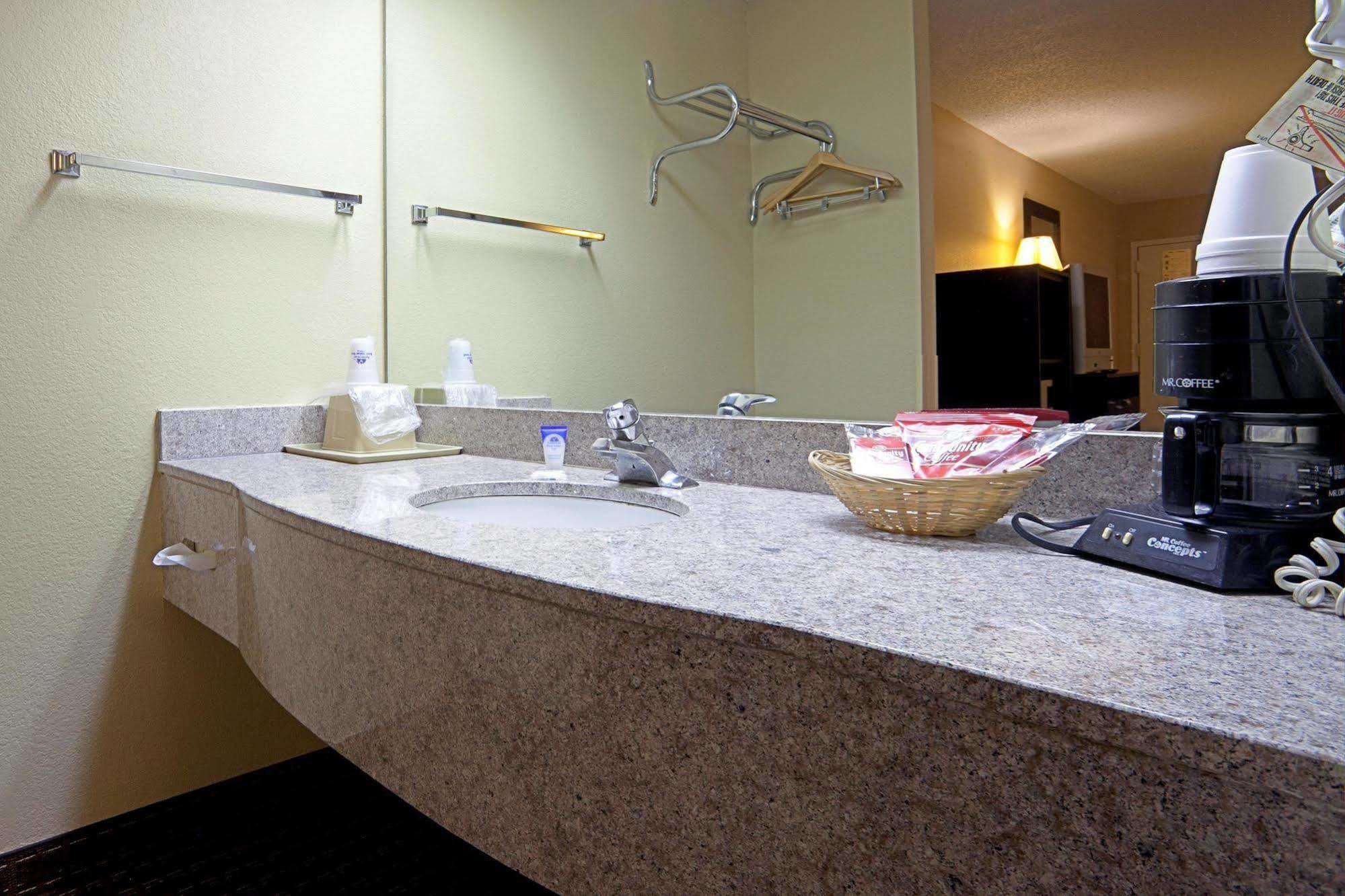 Americas Best Value Inn-Montezuma Zimmer foto